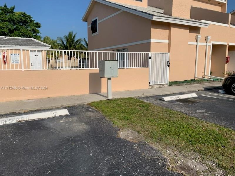 HAYLOFTS OF CORAL SPRINGS - Residential