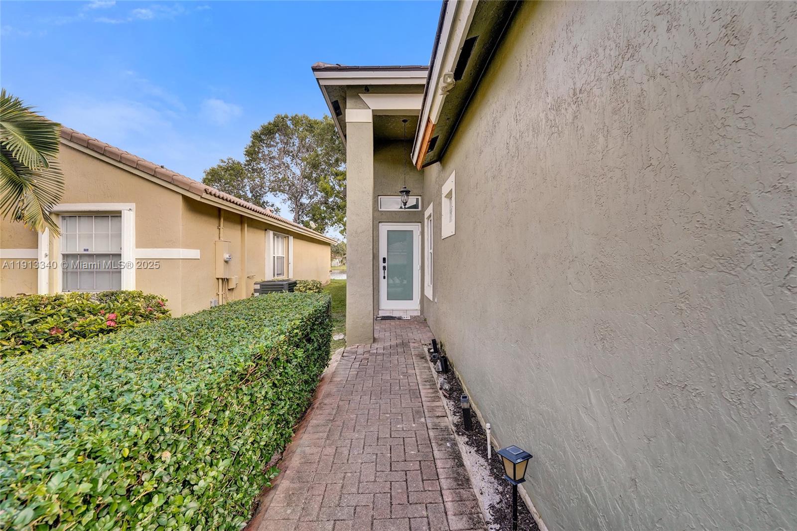 SAPPHIRE SHORES-SAPPHIRE - Residential Lease