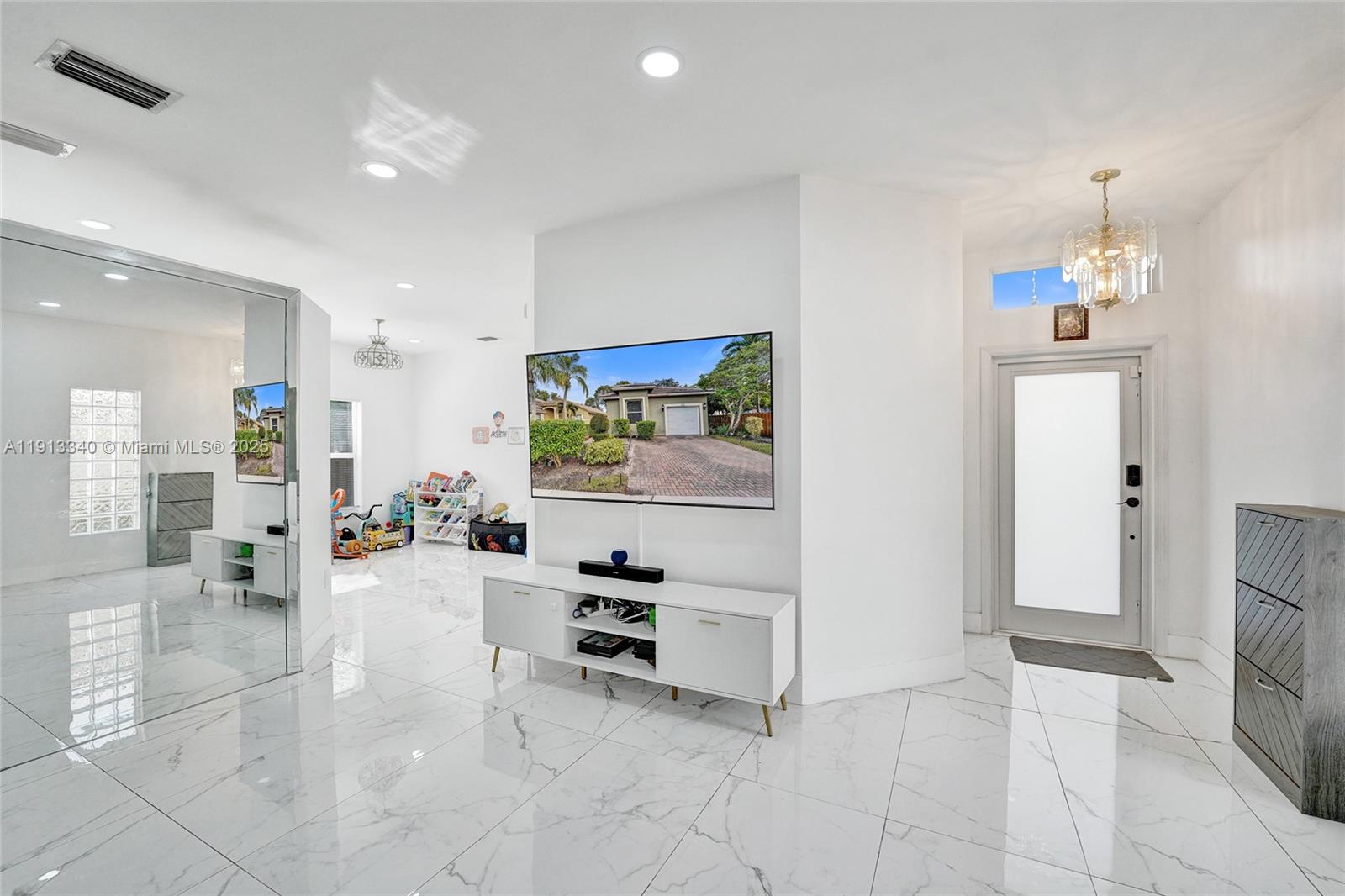 SAPPHIRE SHORES-SAPPHIRE - Residential Lease