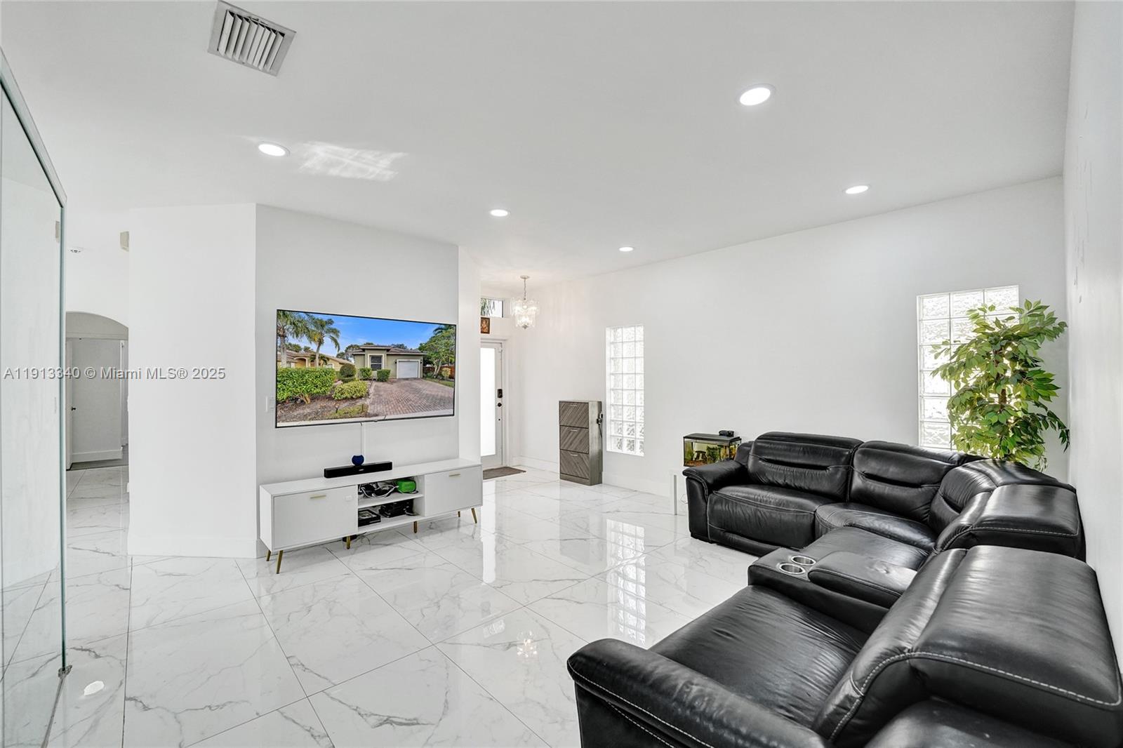 SAPPHIRE SHORES-SAPPHIRE - Residential Lease