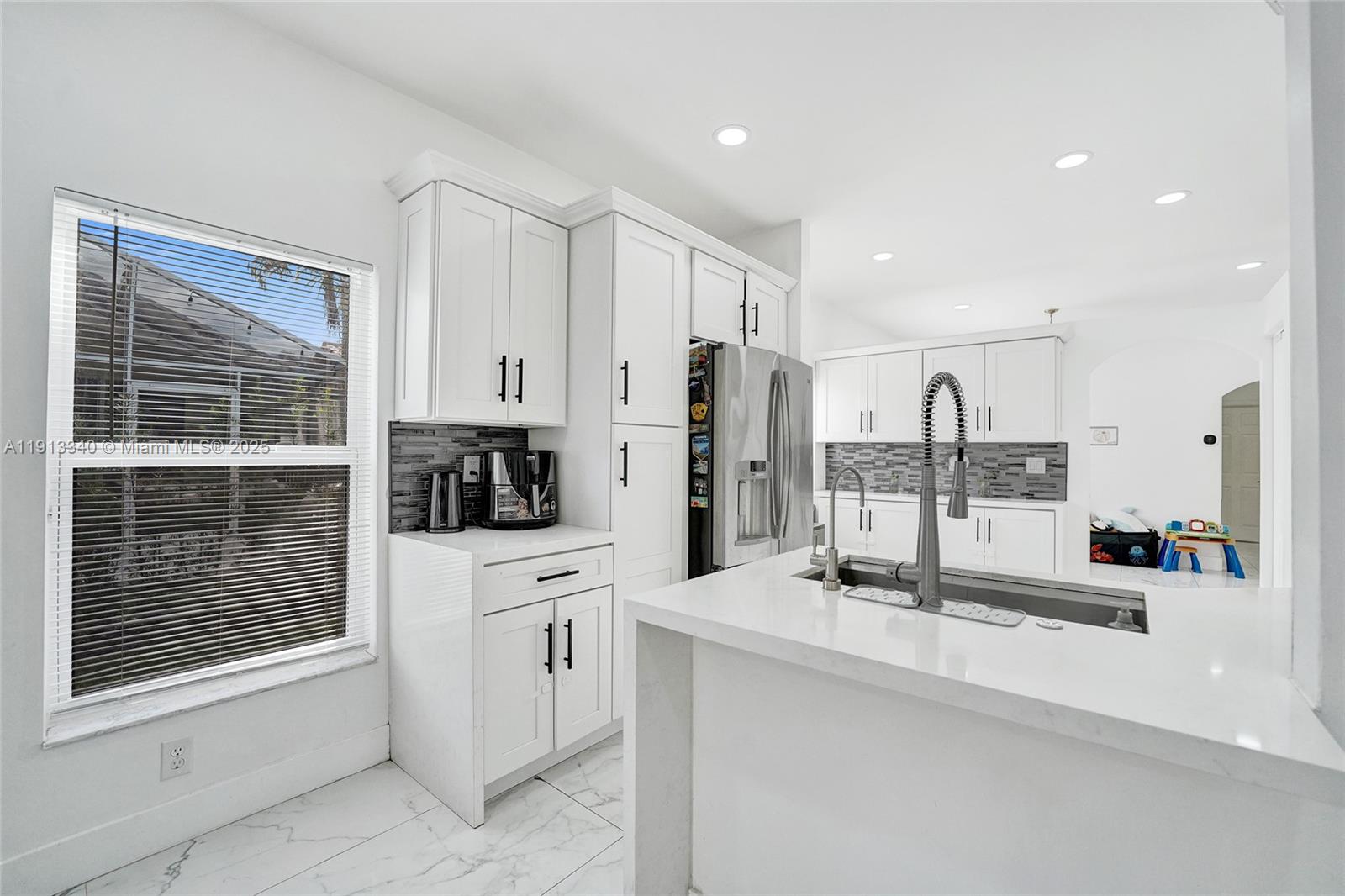 SAPPHIRE SHORES-SAPPHIRE - Residential Lease