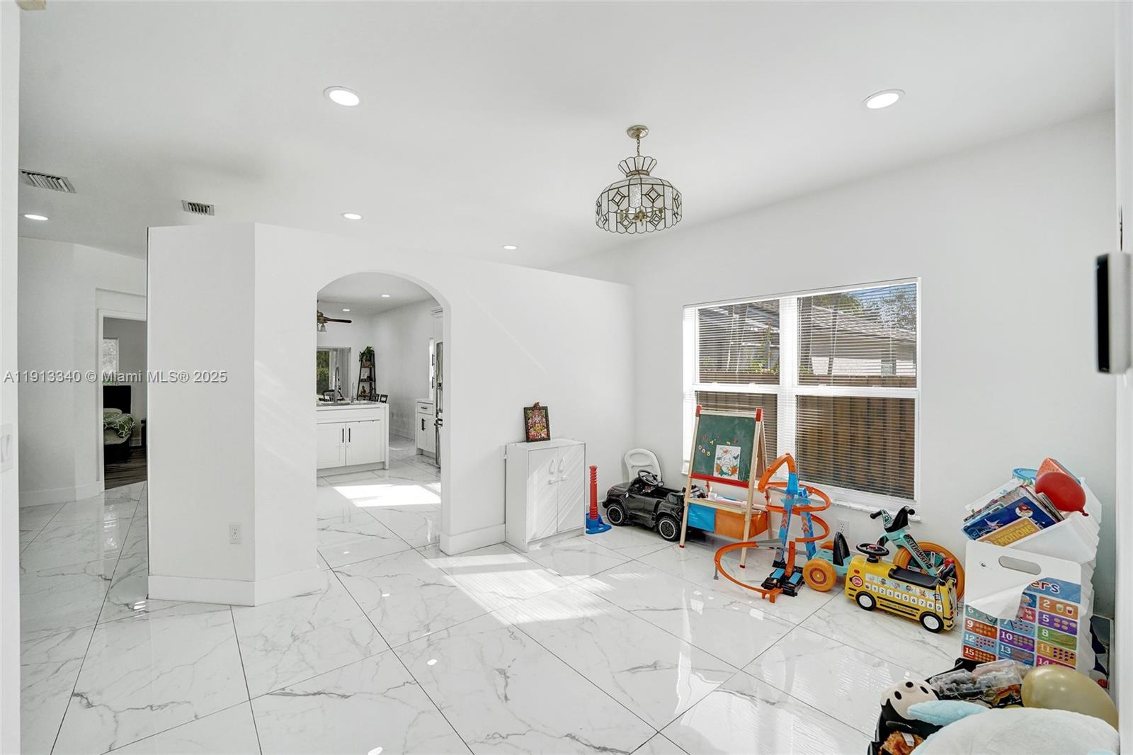 SAPPHIRE SHORES-SAPPHIRE - Residential Lease