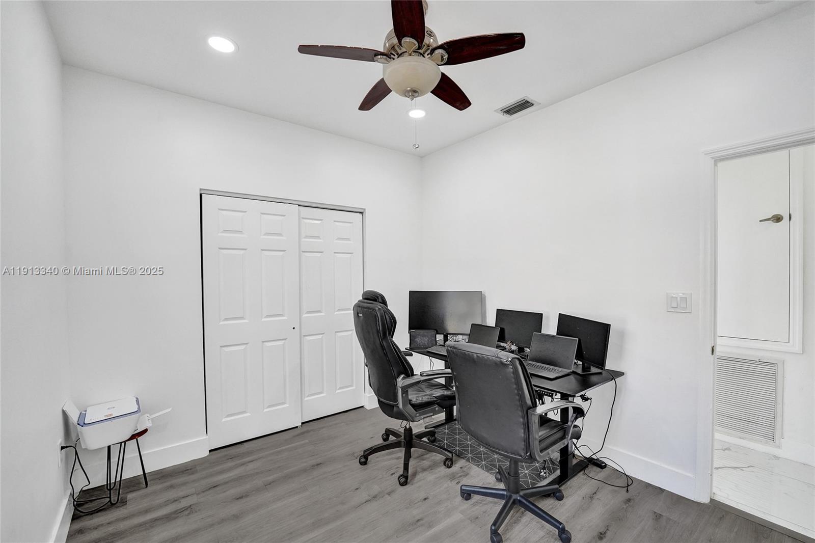 SAPPHIRE SHORES-SAPPHIRE - Residential Lease