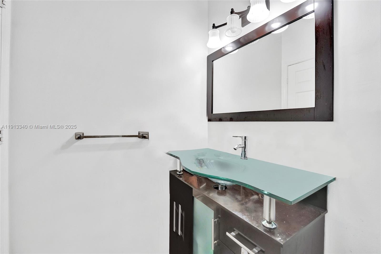 SAPPHIRE SHORES-SAPPHIRE - Residential Lease