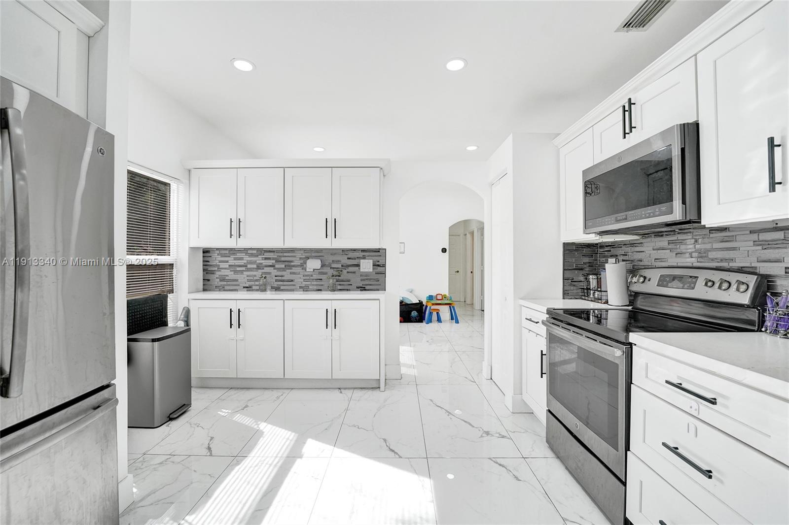 SAPPHIRE SHORES-SAPPHIRE - Residential Lease