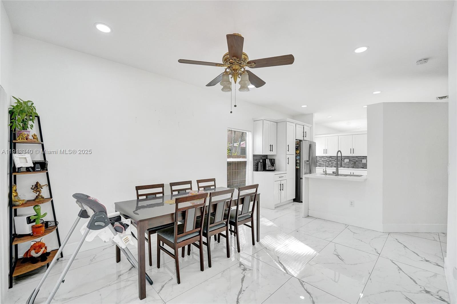 SAPPHIRE SHORES-SAPPHIRE - Residential Lease