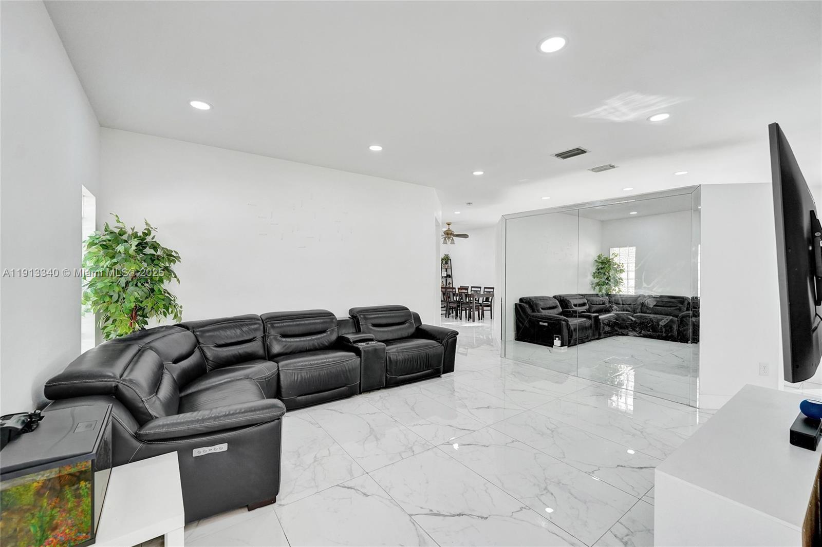 SAPPHIRE SHORES-SAPPHIRE - Residential Lease