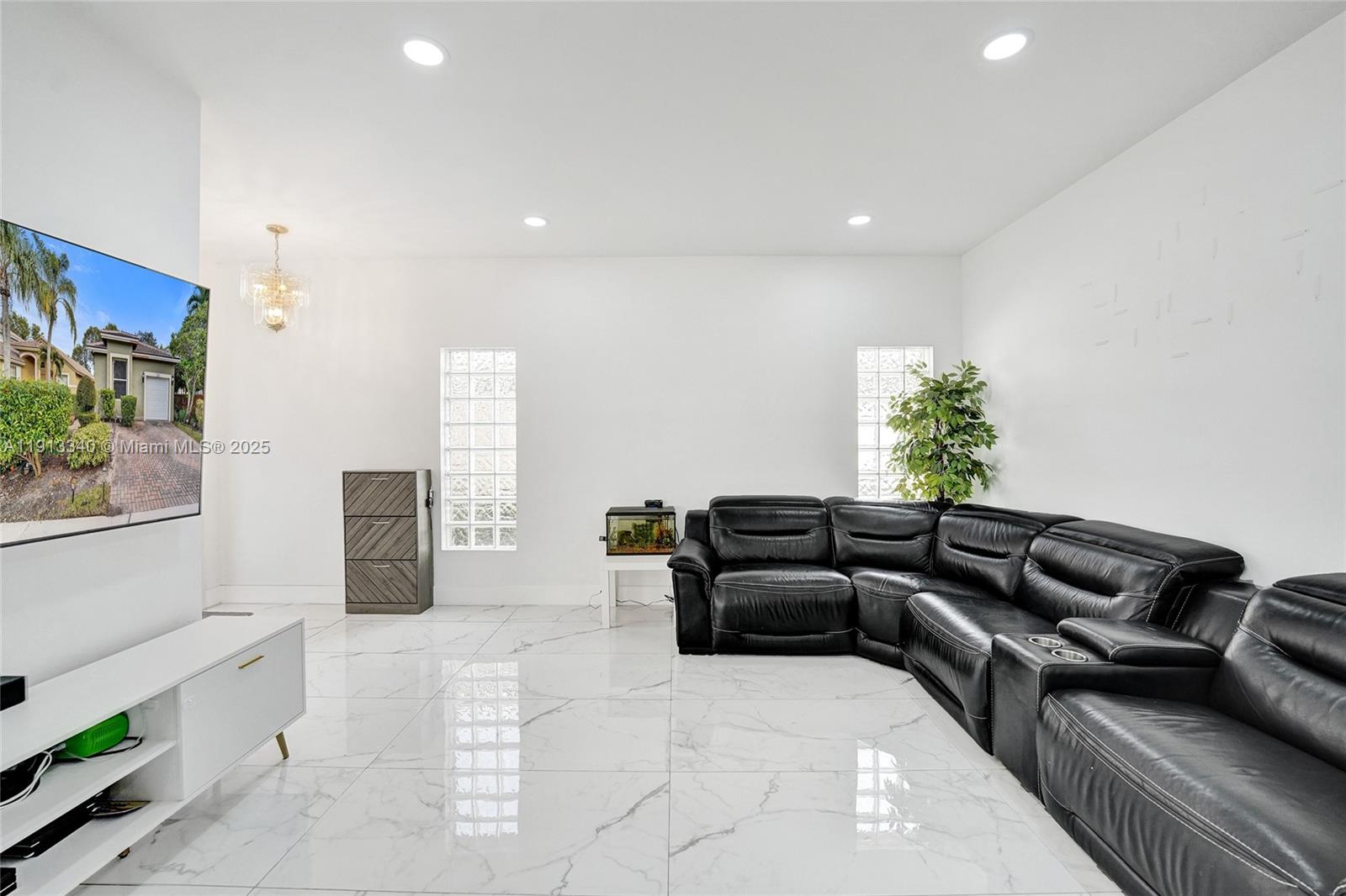 SAPPHIRE SHORES-SAPPHIRE - Residential Lease