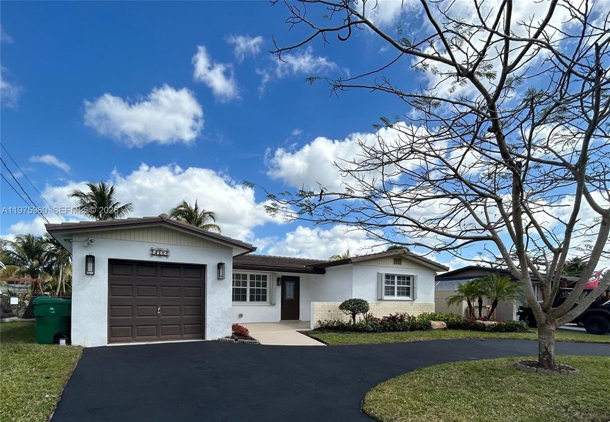 Discover this charming single-story home that has everything you need to enjoy life to the fullest. With three spacious bedrooms and two full bathrooms, this gem combines comfort, style, and irresistible charm. A terrace overlooking the canal is perfect for relaxing.

From the moment you step inside, you're welcomed by an open kitchen ideal for gatherings, easy-to-maintain ceramic tile floors, and elegant curtains that add warmth to every space. More than just a home, this is where your most cherished memories can begin to grow. This property offers an ideal setting surrounded by nature, strong values, and is just minutes from top-rated schools and a supportive community.