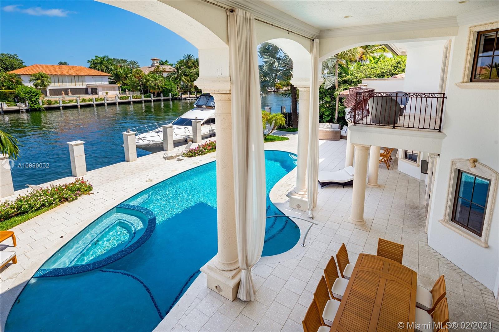 LAGUNA ISLE - Residential