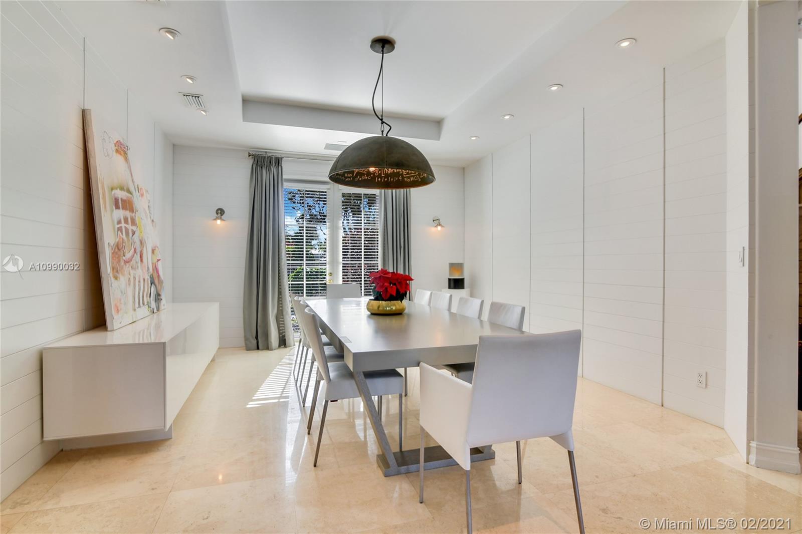 LAGUNA ISLE - Residential