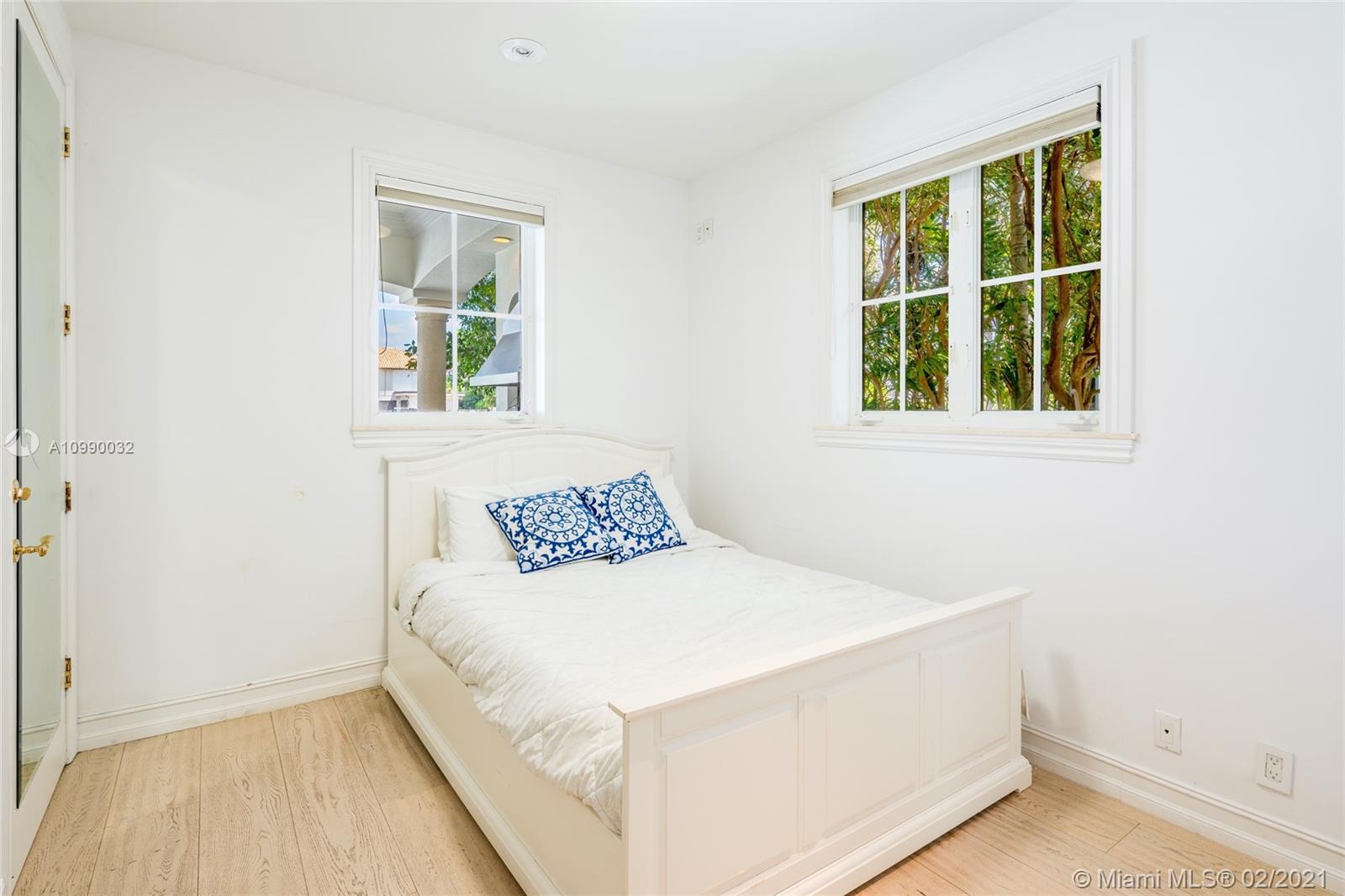 LAGUNA ISLE - Residential