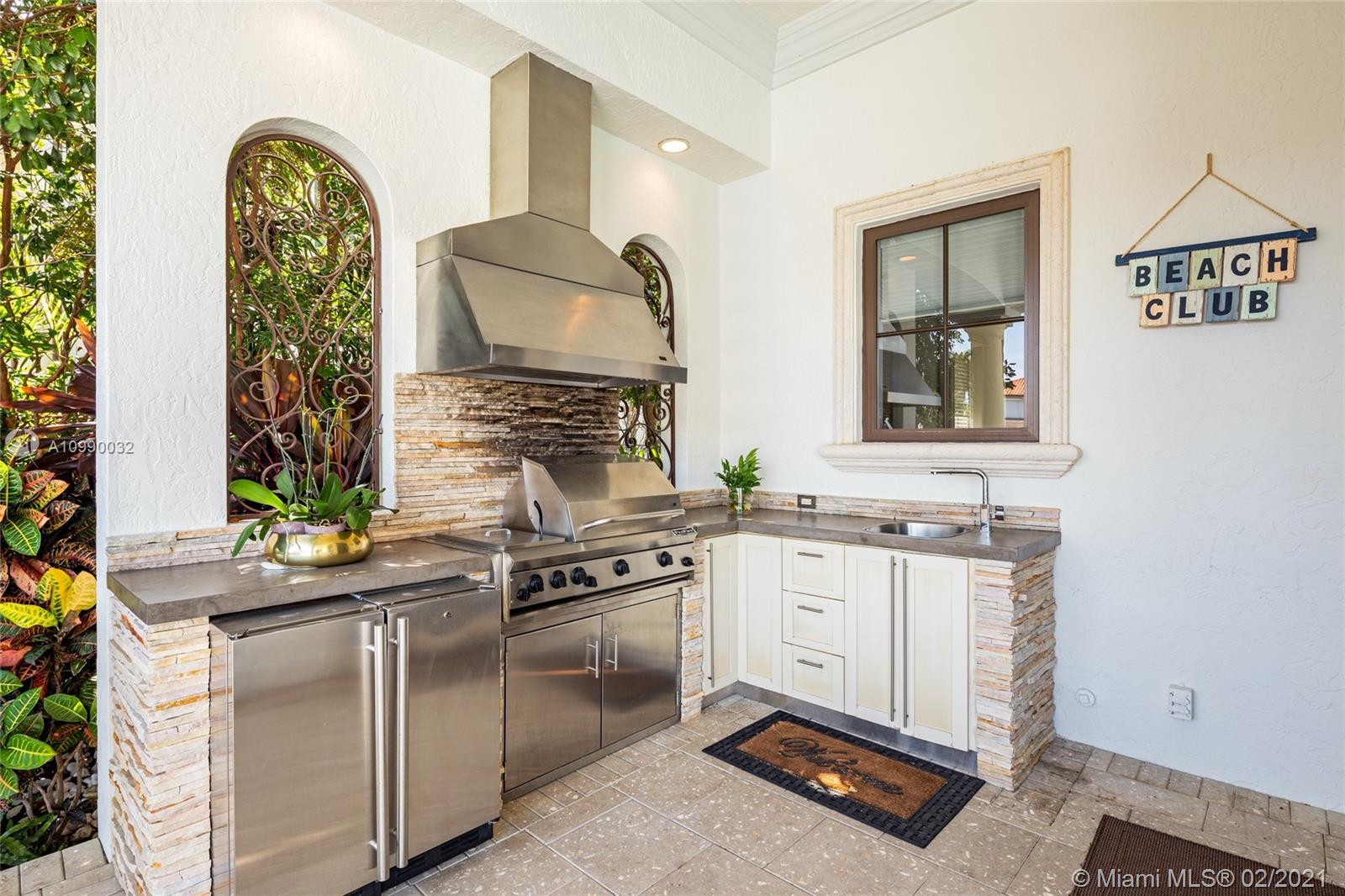 LAGUNA ISLE - Residential