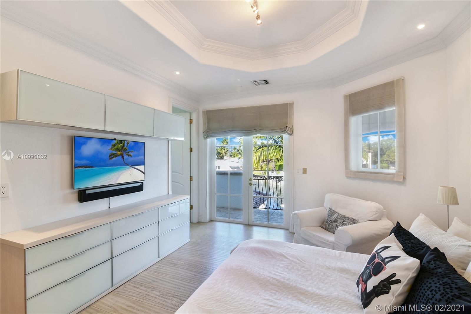 LAGUNA ISLE - Residential