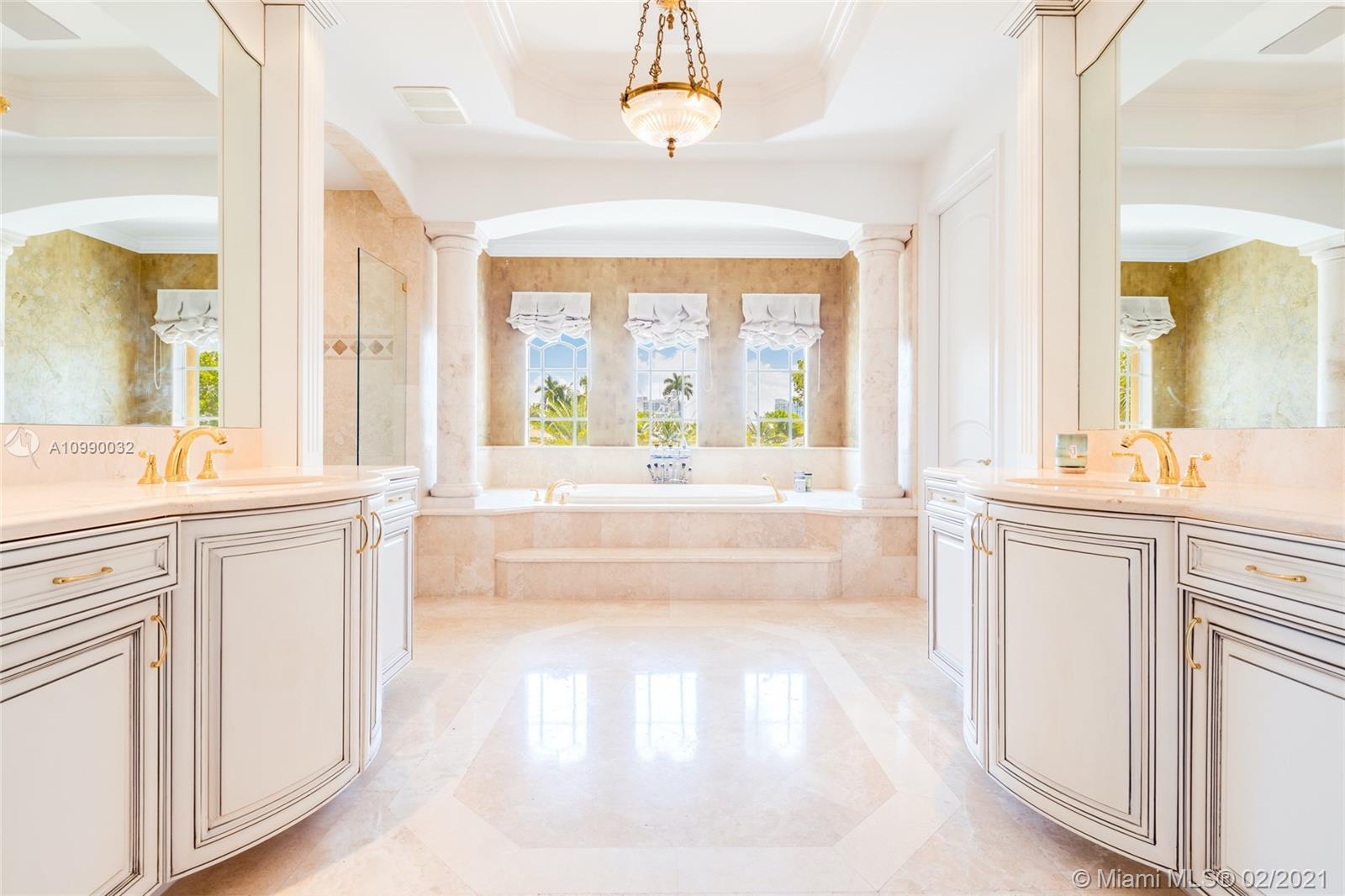 LAGUNA ISLE - Residential