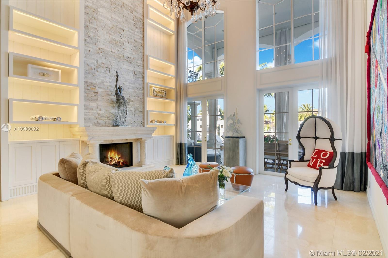 LAGUNA ISLE - Residential