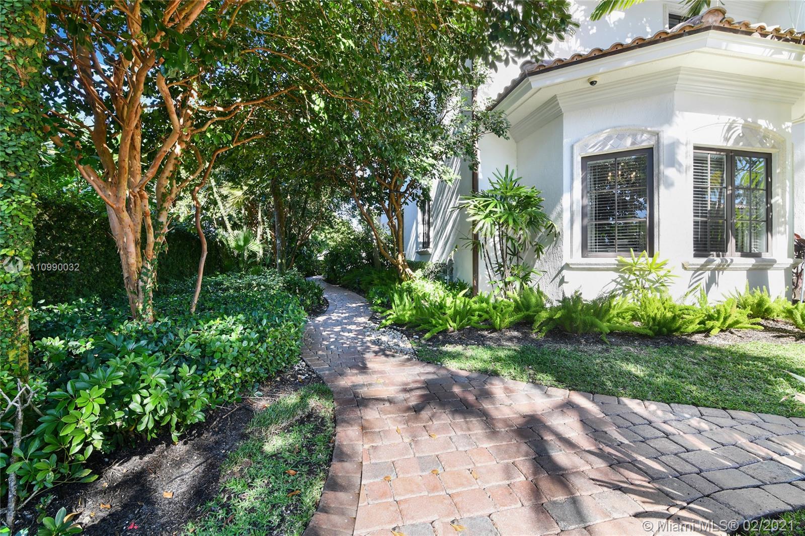 LAGUNA ISLE - Residential