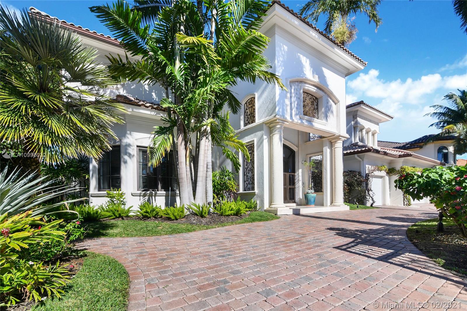 LAGUNA ISLE - Residential