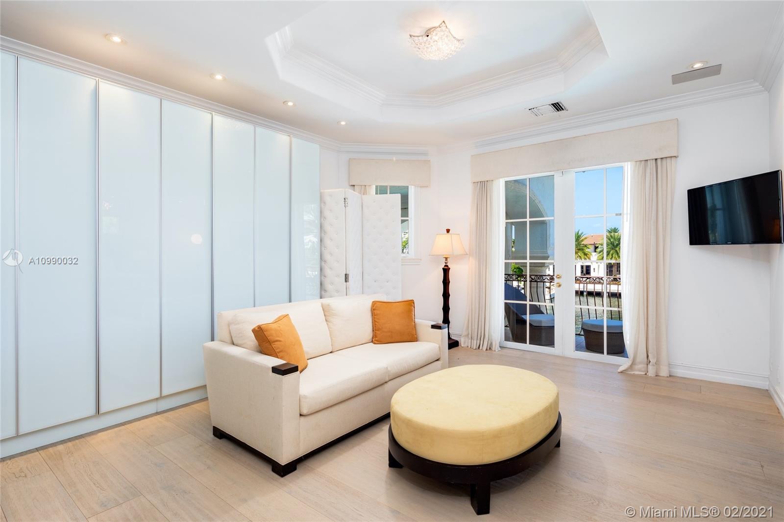 LAGUNA ISLE - Residential