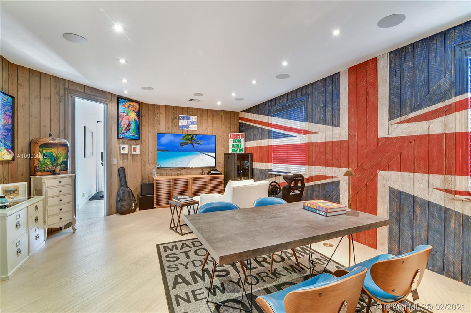 LAGUNA ISLE - Residential