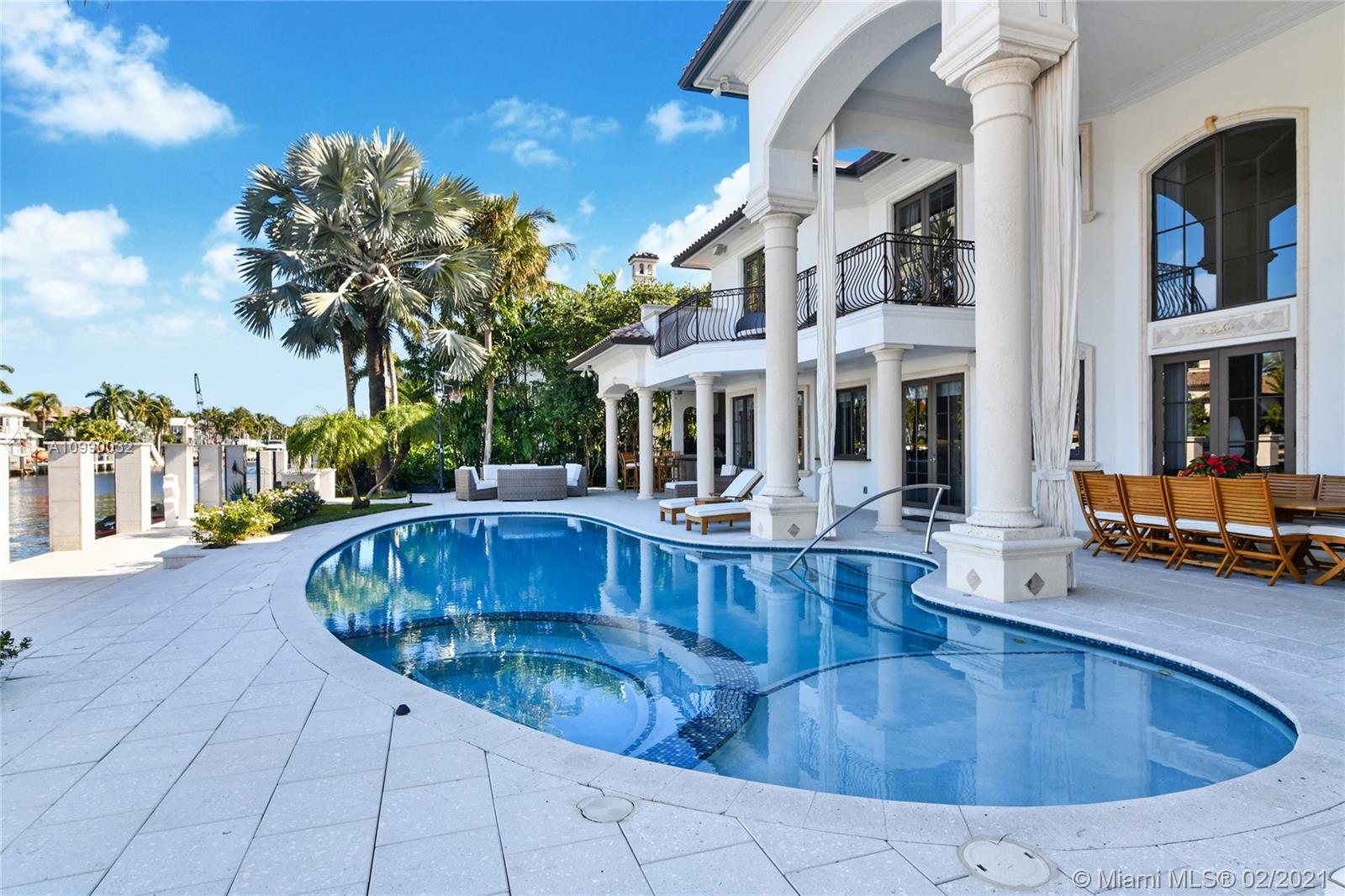 LAGUNA ISLE - Residential