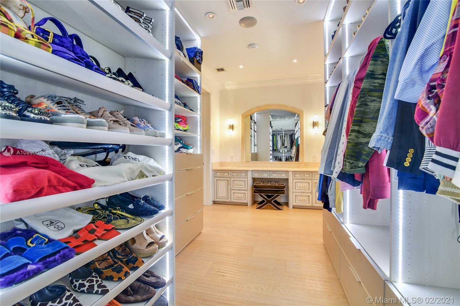 LAGUNA ISLE - Residential