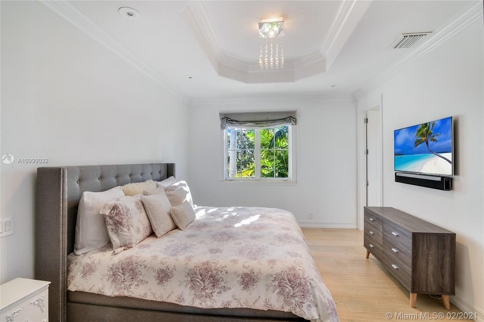 LAGUNA ISLE - Residential