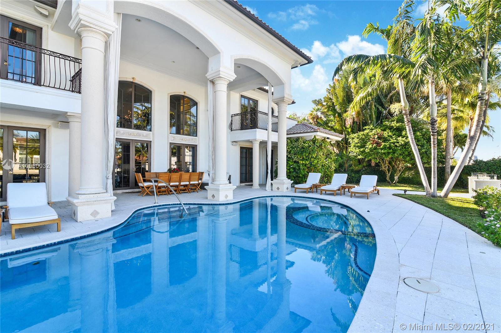 LAGUNA ISLE - Residential