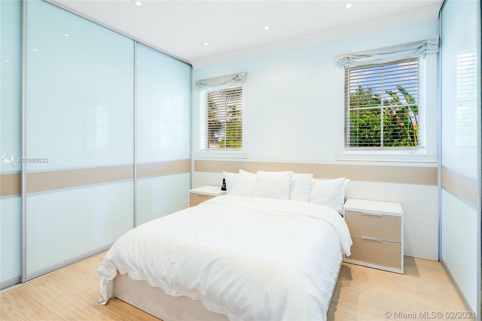 LAGUNA ISLE - Residential