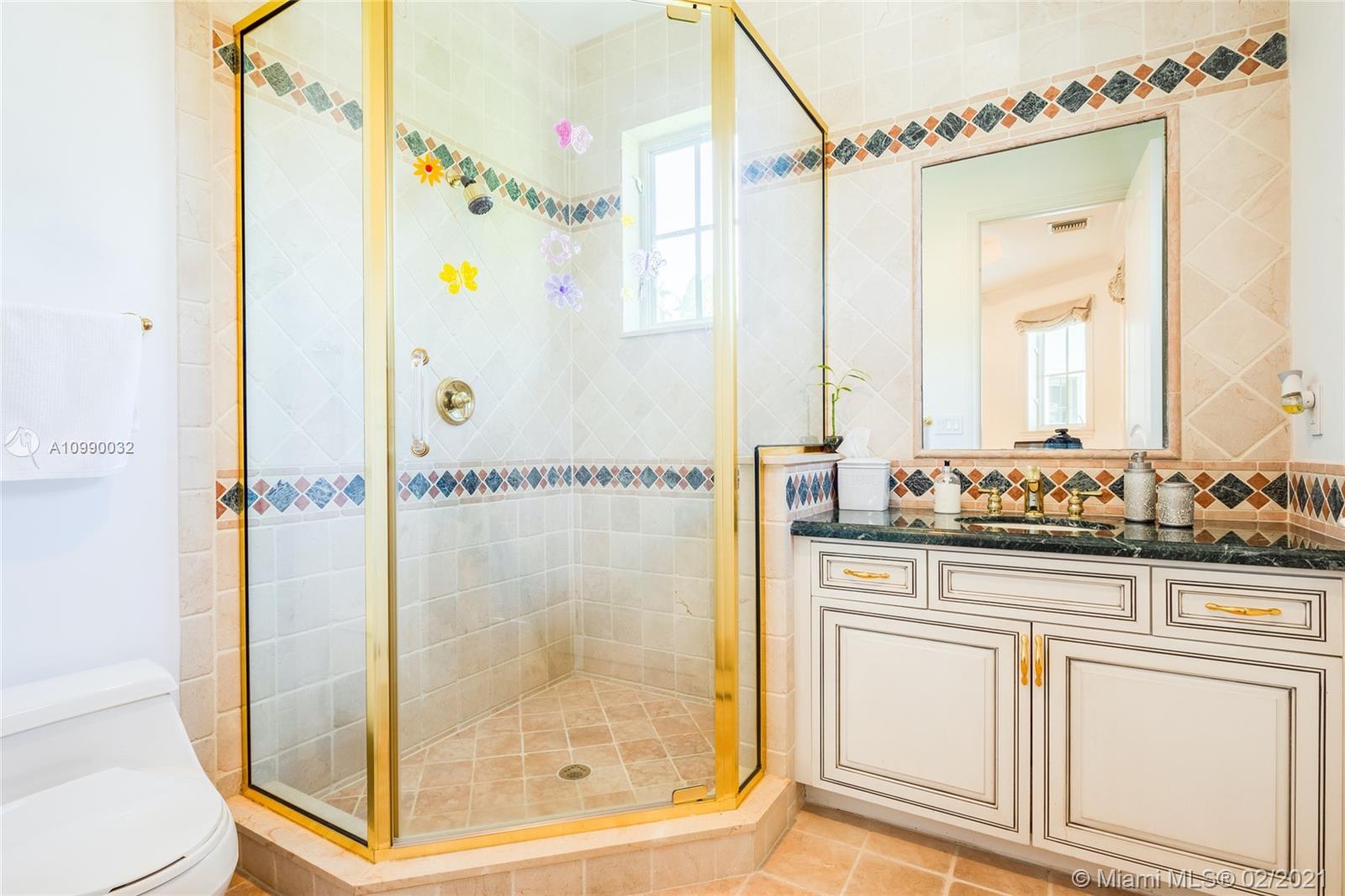 LAGUNA ISLE - Residential