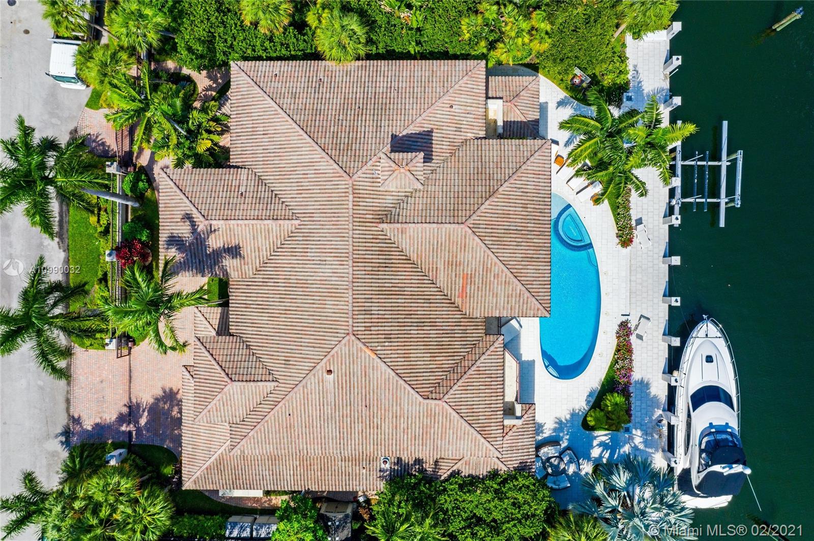 LAGUNA ISLE - Residential