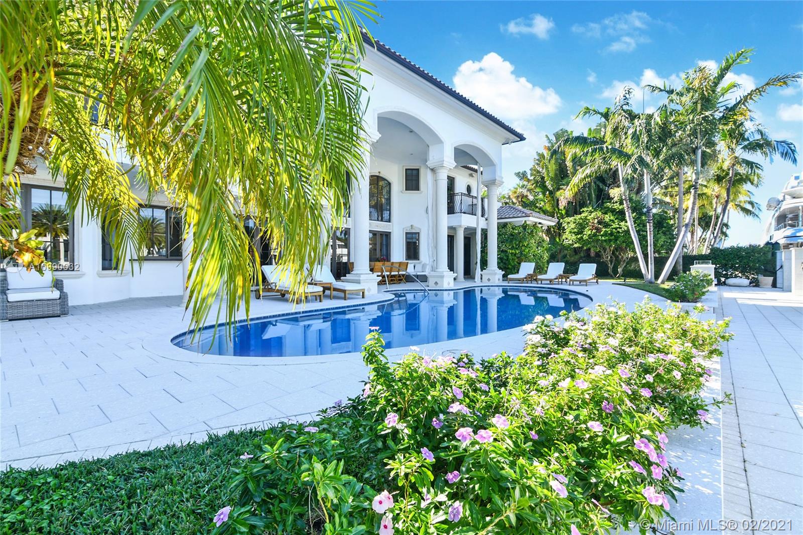 LAGUNA ISLE - Residential