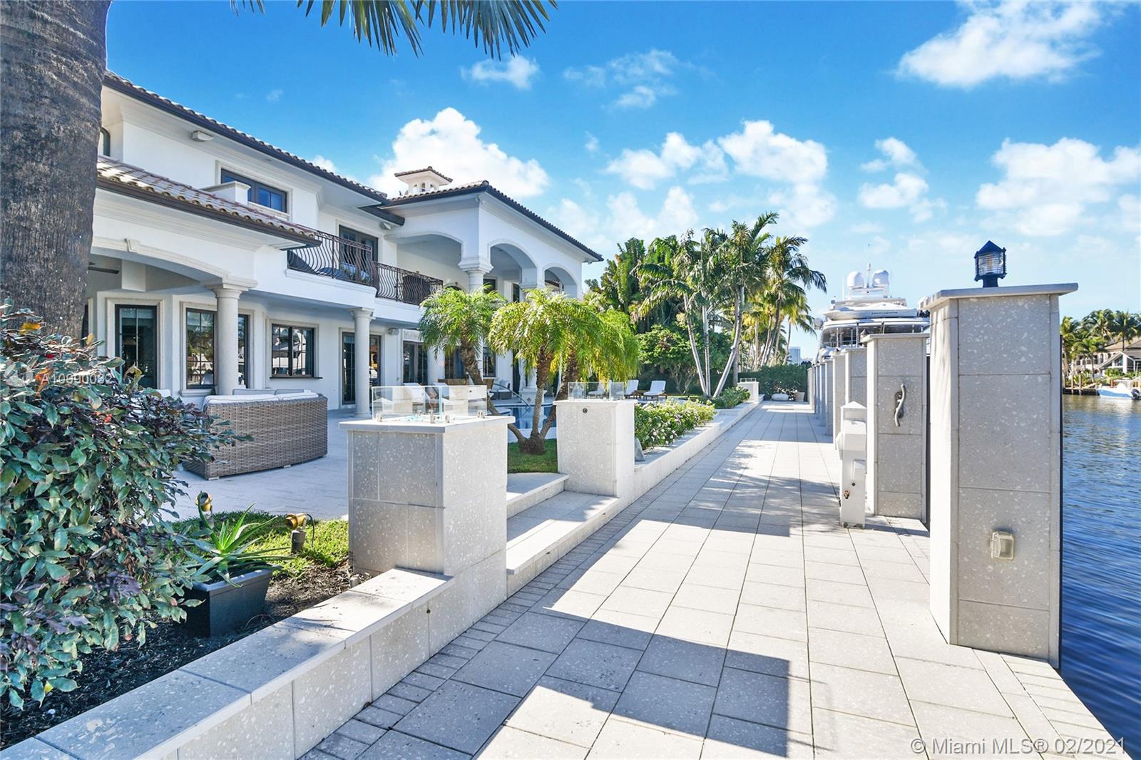 LAGUNA ISLE - Residential