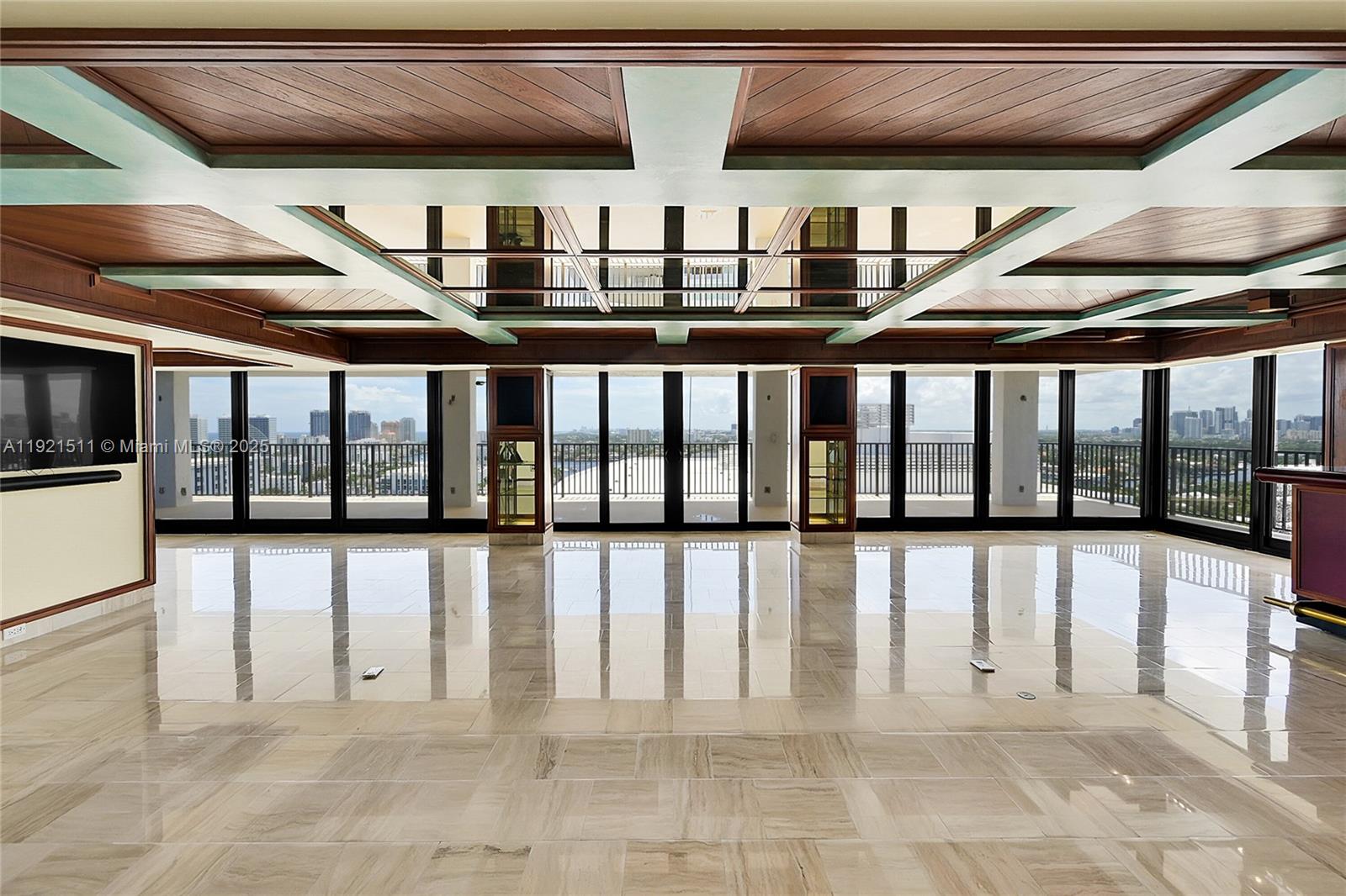 CORINTHIAN ON THE INTRACO - Residential