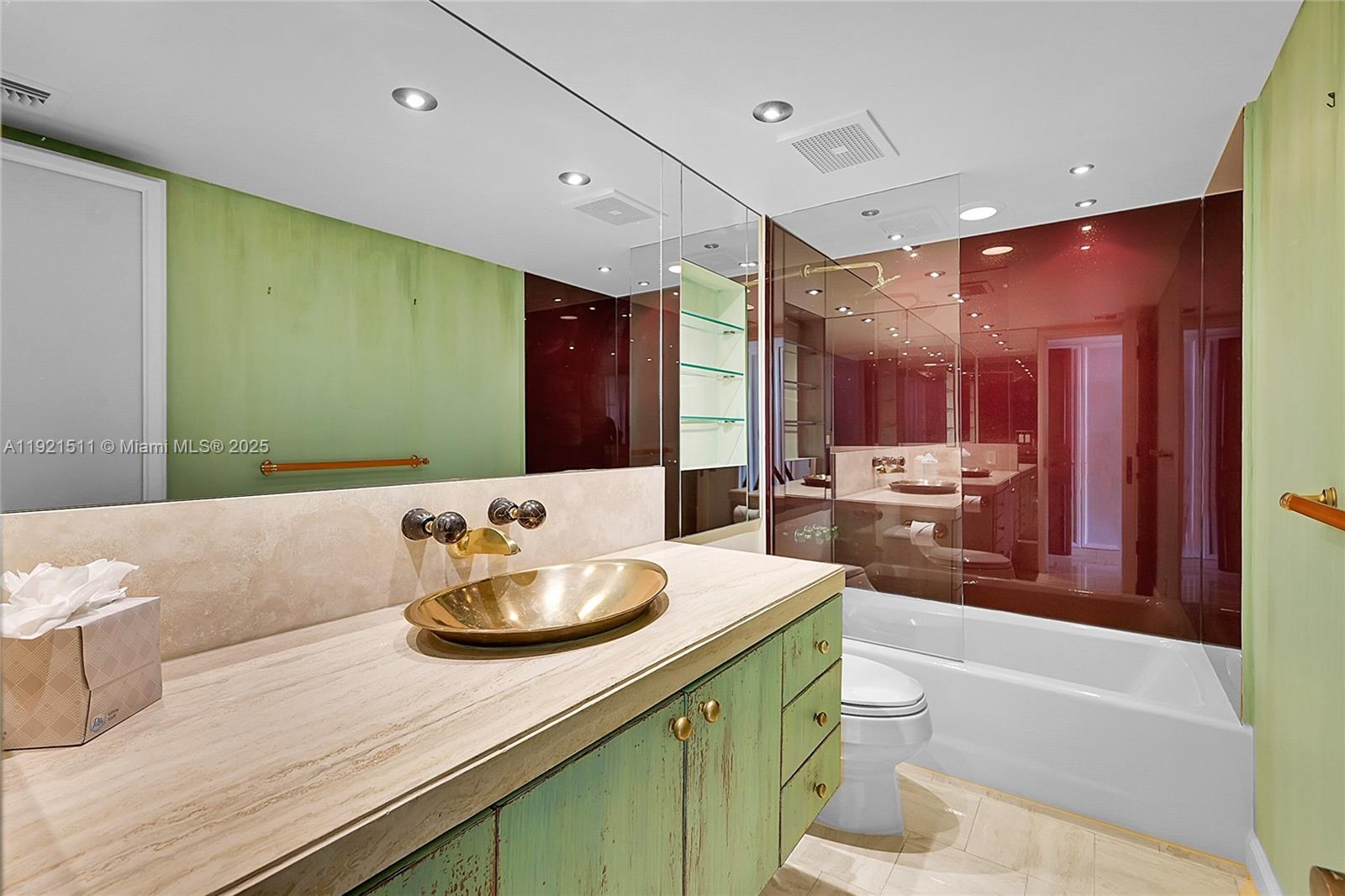 CORINTHIAN ON THE INTRACO - Residential