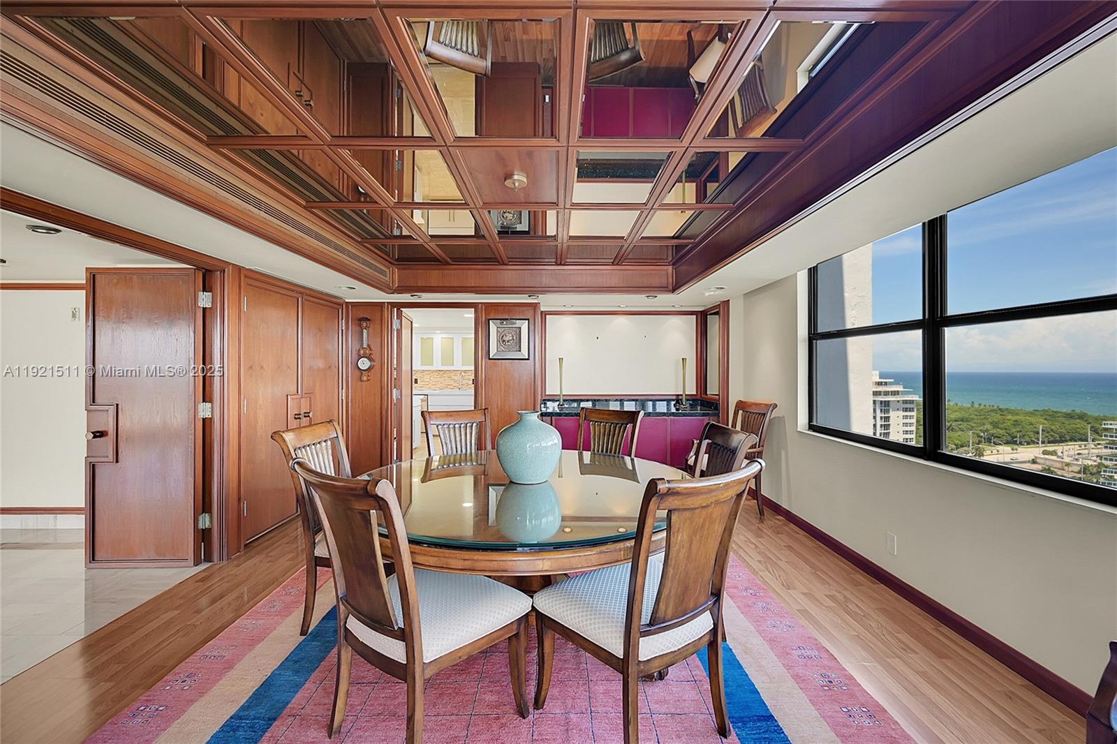 CORINTHIAN ON THE INTRACO - Residential