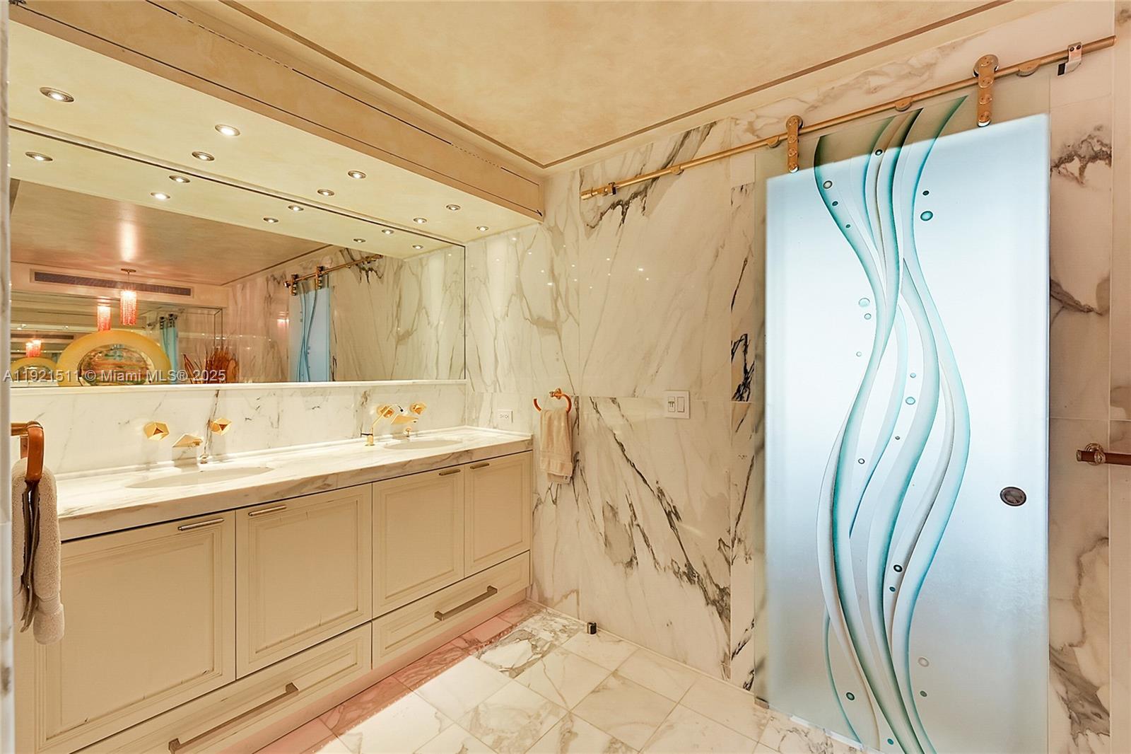 CORINTHIAN ON THE INTRACO - Residential