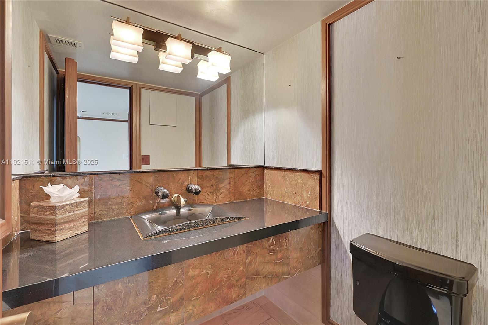 CORINTHIAN ON THE INTRACO - Residential