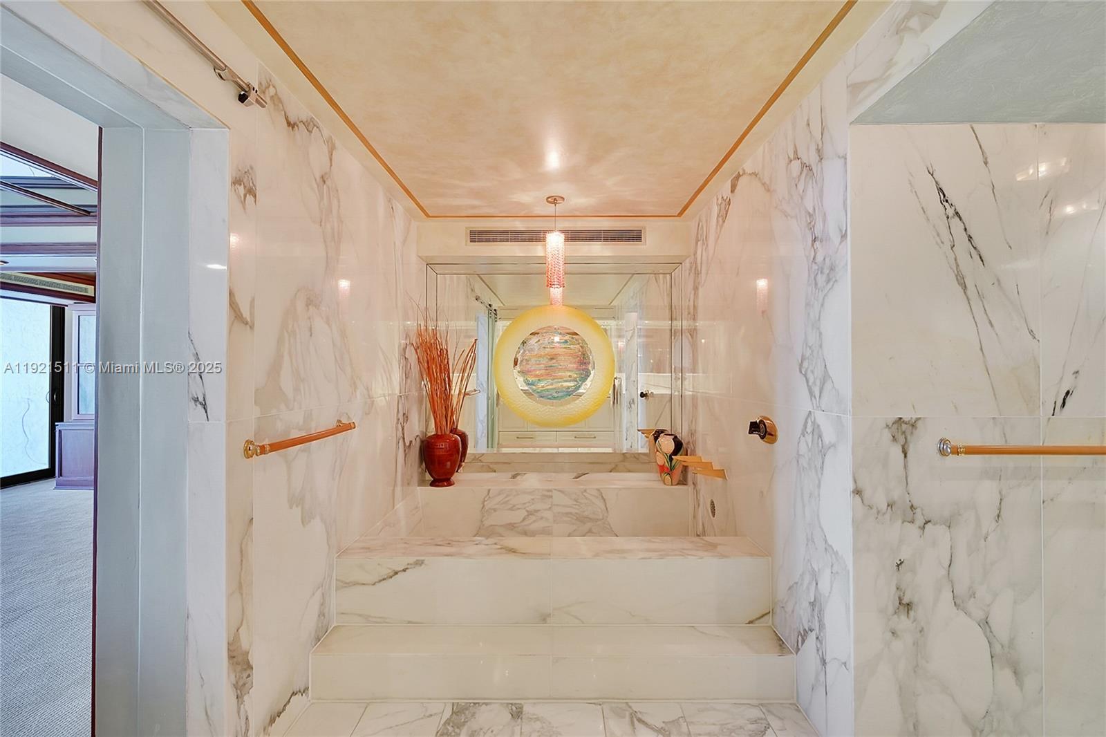 CORINTHIAN ON THE INTRACO - Residential