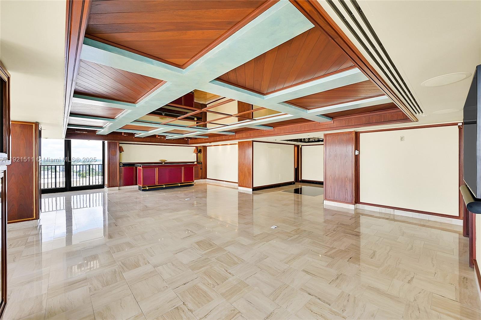 CORINTHIAN ON THE INTRACO - Residential