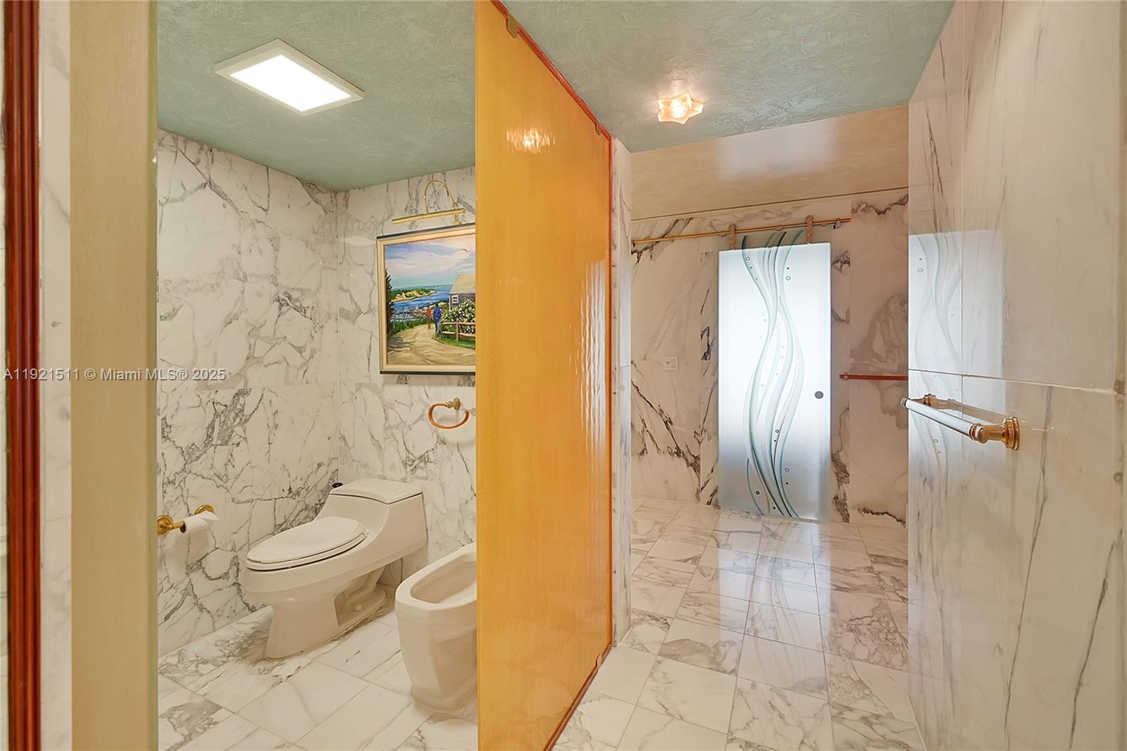 CORINTHIAN ON THE INTRACO - Residential