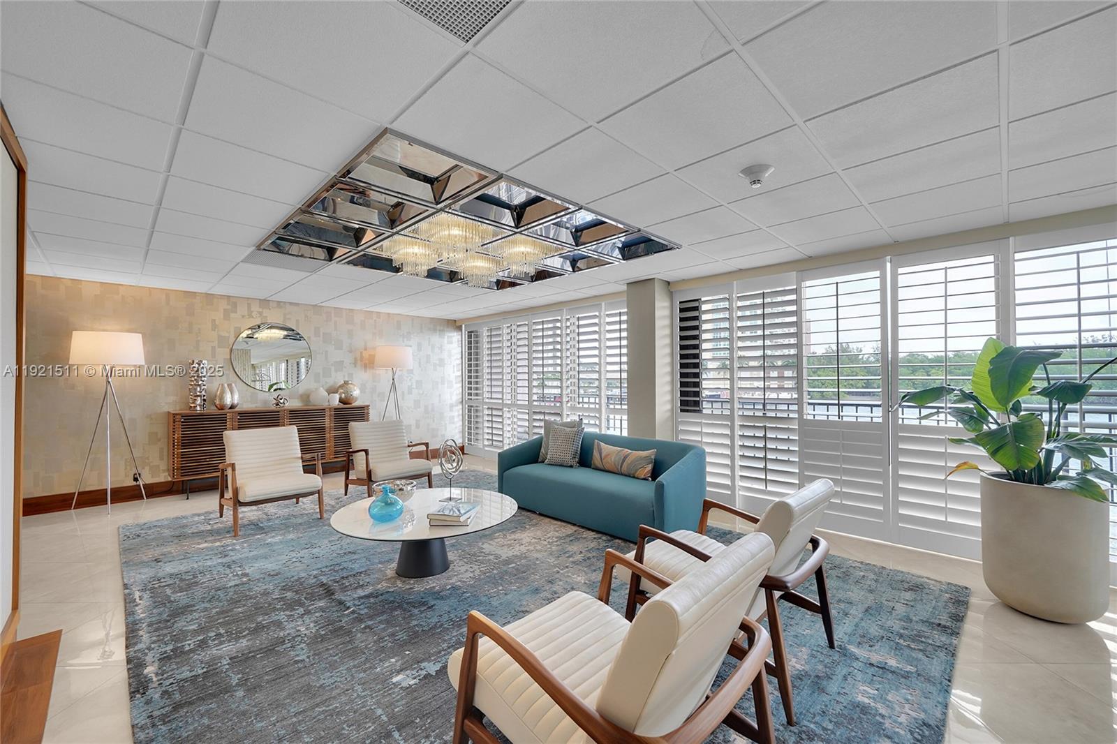 CORINTHIAN ON THE INTRACO - Residential