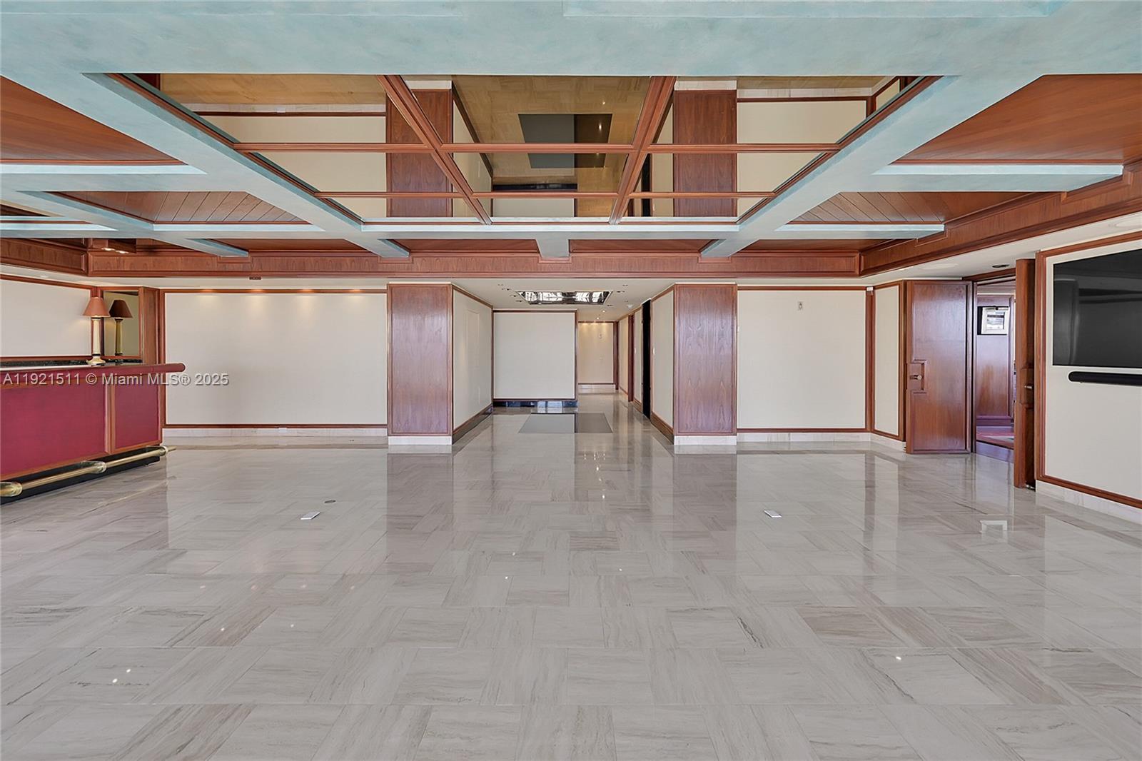 CORINTHIAN ON THE INTRACO - Residential