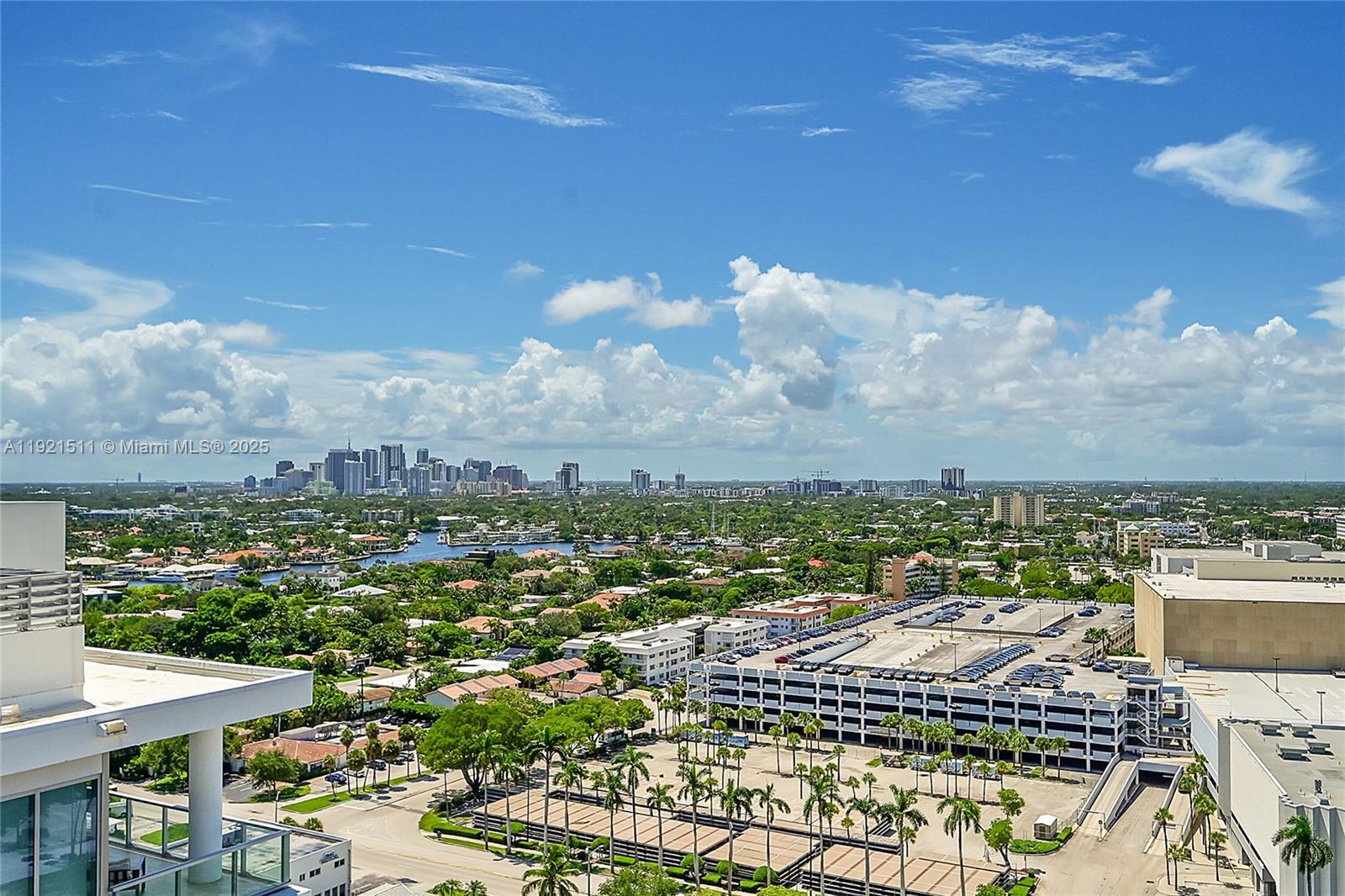 CORINTHIAN ON THE INTRACO - Residential