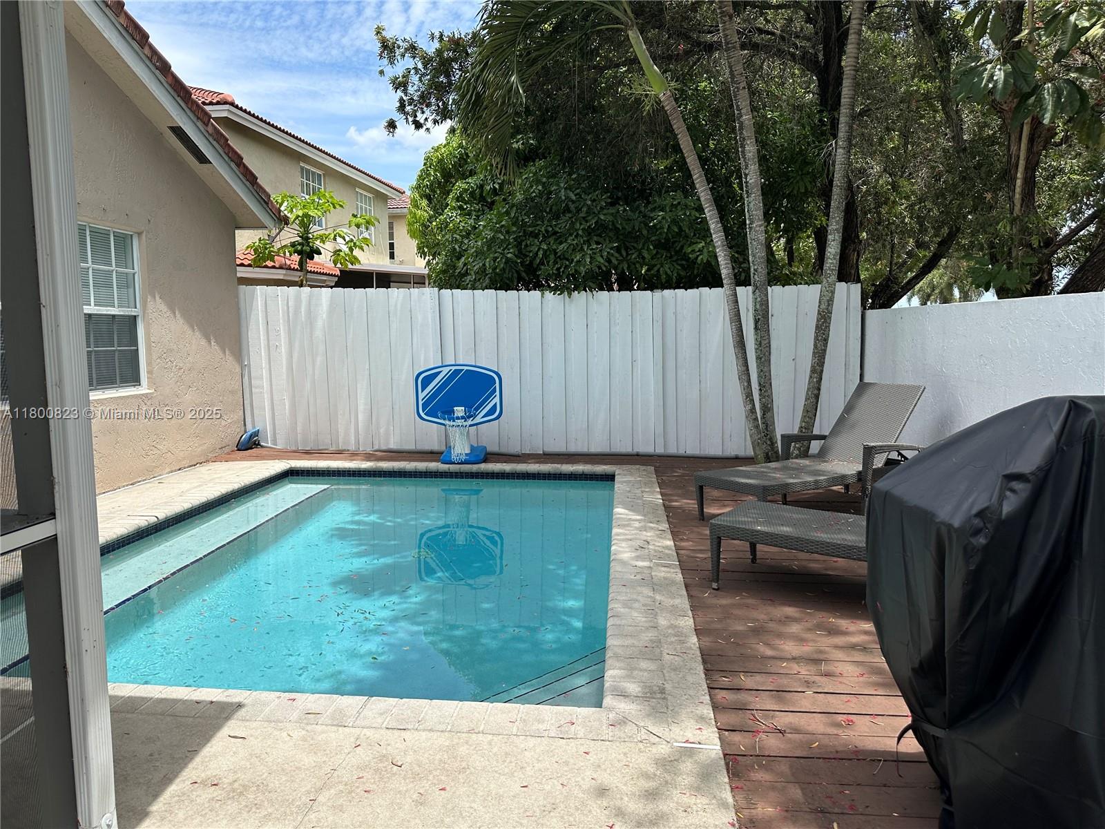 112 Gables Blvd, Weston, Broward County, Florida - 3 Bedrooms  
2 Bathrooms - 