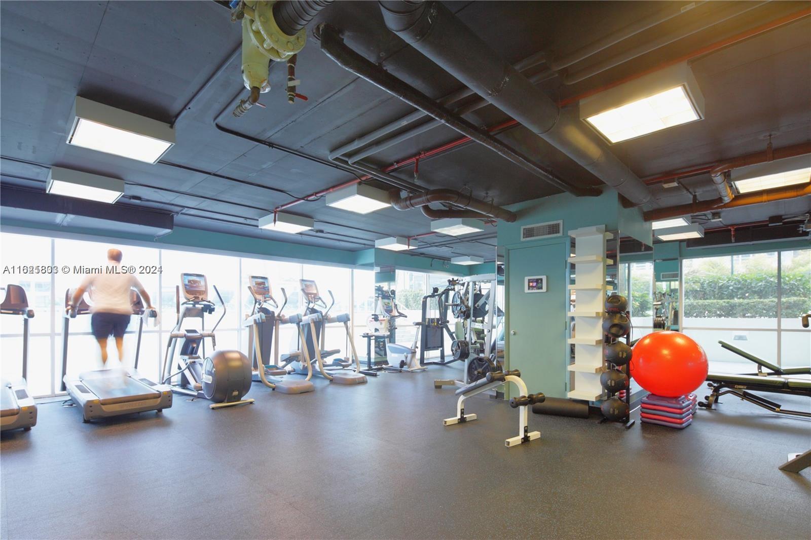 THE FLORIDIAN CONDO - Residential Lease