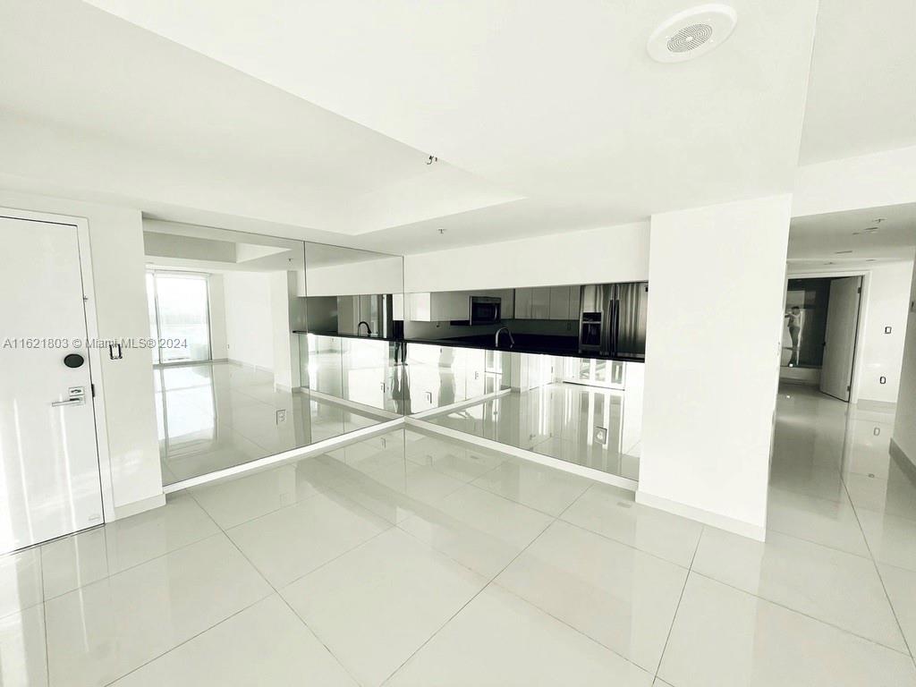 THE FLORIDIAN CONDO - Residential Lease