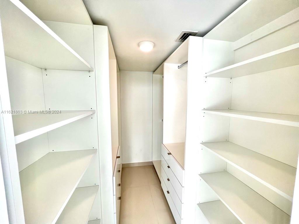THE FLORIDIAN CONDO - Residential Lease