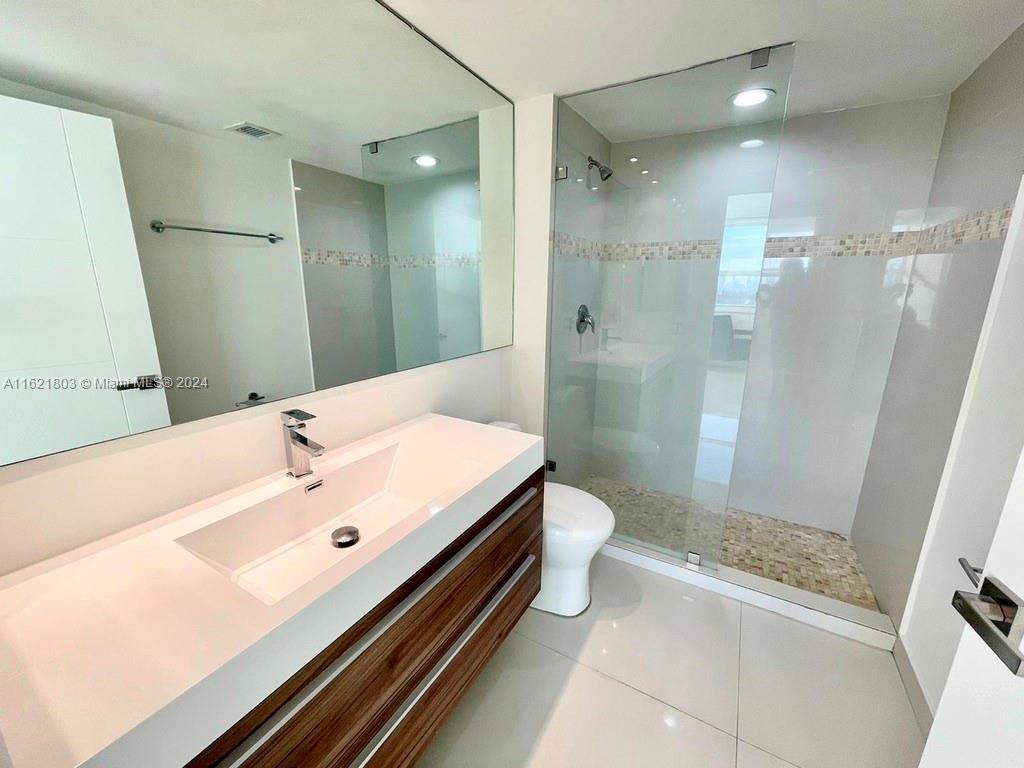 THE FLORIDIAN CONDO - Residential Lease