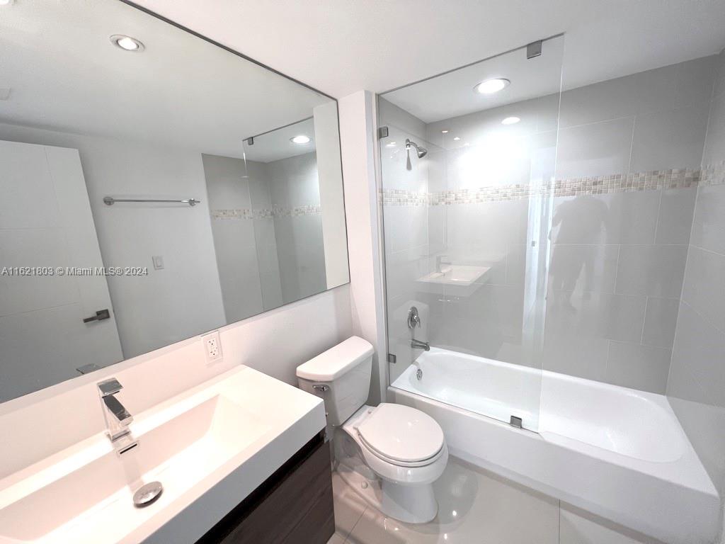 THE FLORIDIAN CONDO - Residential Lease
